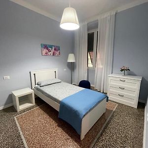 Camera grande con letto king size